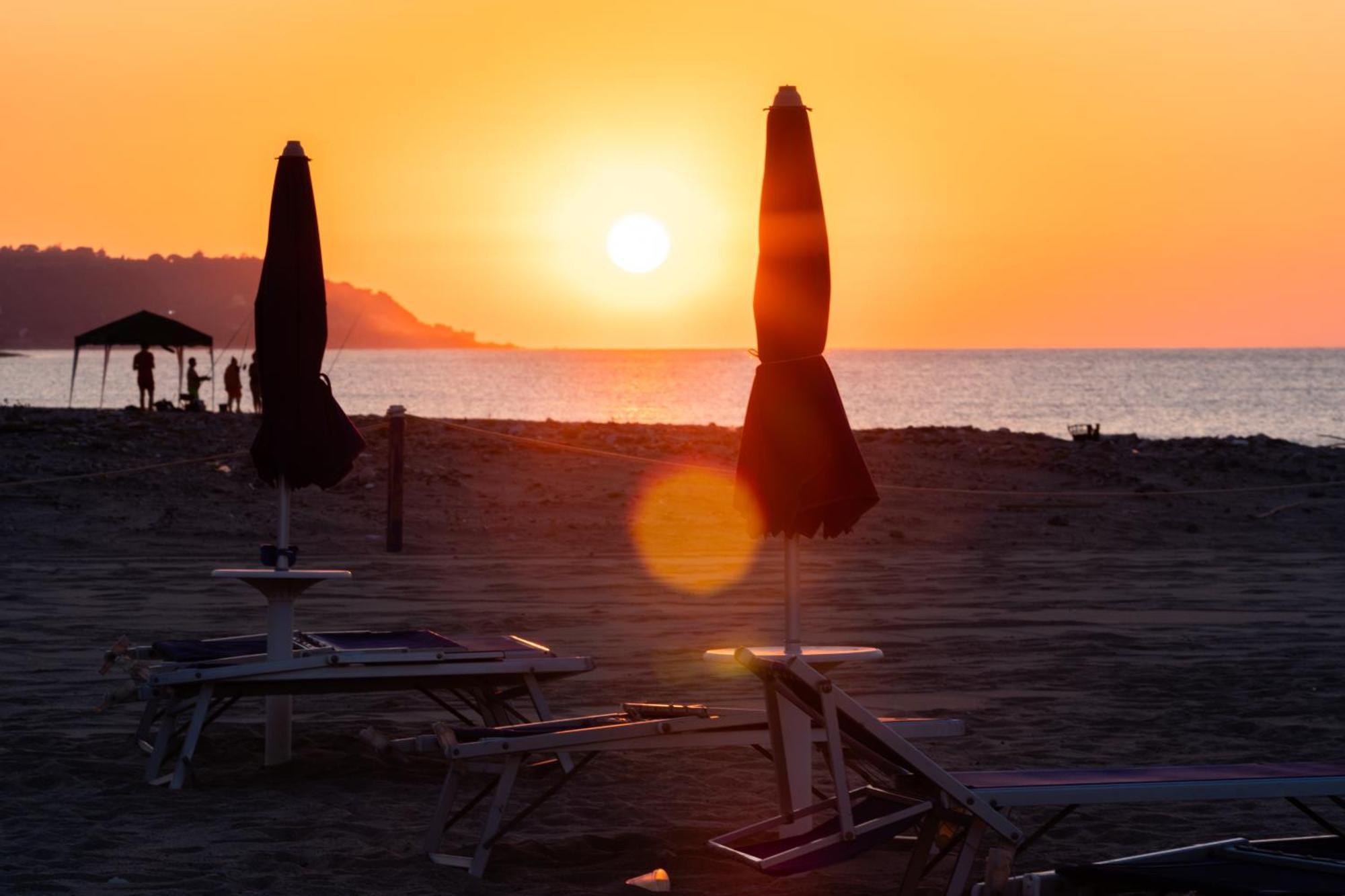 Le Dune Beach Club Messina Exterior photo